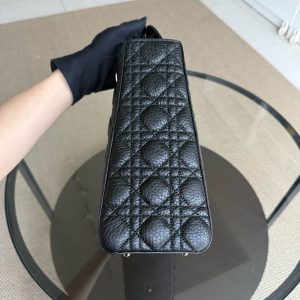 *Flap, Grained Calfskin* Lady Large Flap Grained Calfskin Cannage Black GHW