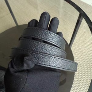Louis Vuitton Capucines BB - Taurillon Grained Calfskin Noir Gold Hardware