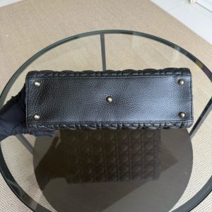 *Flap, Grained Calfskin* Lady Large Flap Grained Calfskin Cannage Black GHW