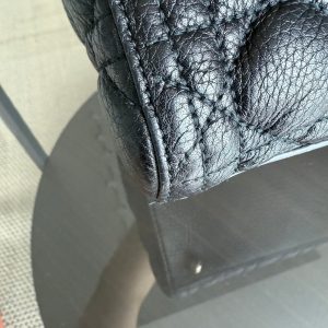 *Flap, Grained Calfskin* Lady Large Flap Grained Calfskin Cannage Black GHW
