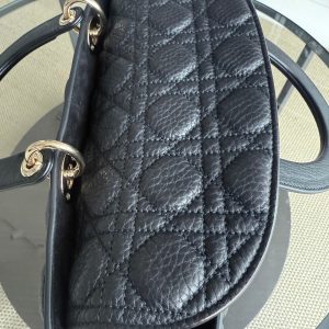 *Flap, Grained Calfskin* Lady Large Flap Grained Calfskin Cannage Black GHW