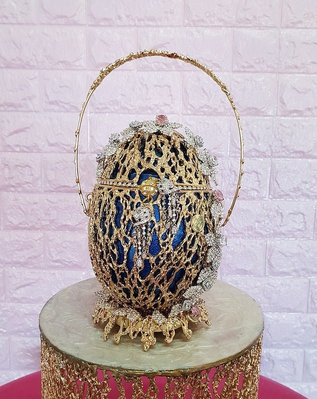 Túi xách Easter Egg Purse sang trọng đẳng cấp