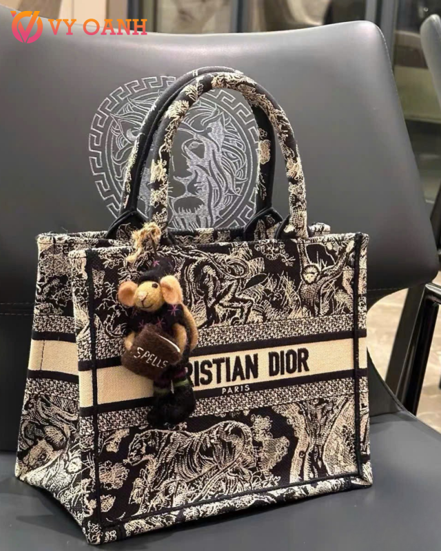 Túi xách Dior Book Tote tiện dụng